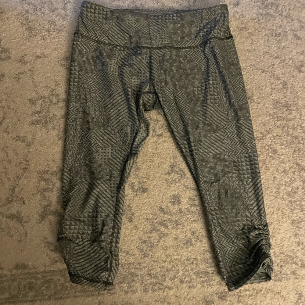 Brooks Running Women’s Gray Capri Pants Size Large